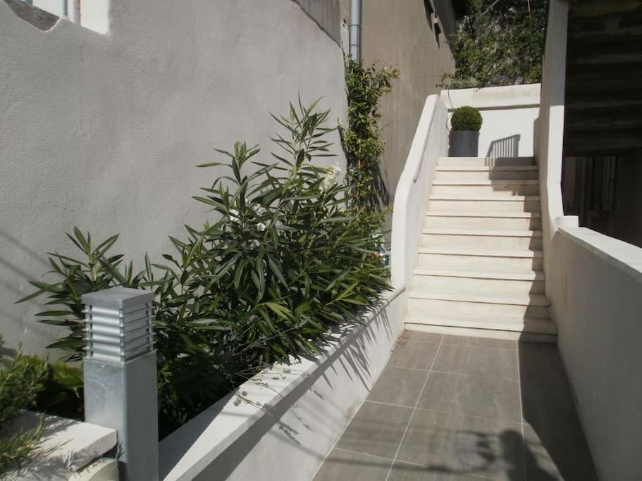 Duplex Face Au Palais Des Papes Apartment Villeneuve-les-Avignon Exterior photo